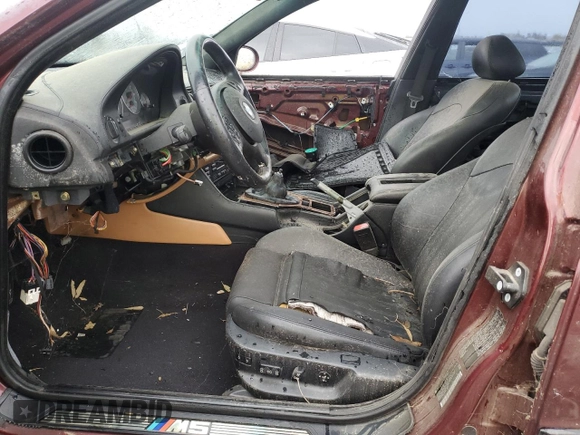 2000 BMW M5 z VIN WBSDE9346YBZ94118, wystawiony jako Copart lot #82637564 z przebiegiem Nie podano mil oraz Szkody całkowita. Historia ofert i sprzedaży dostępna na DreamBid. Obrazek 7.