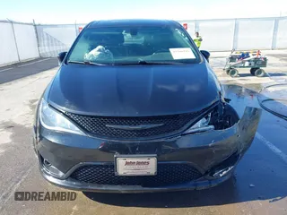 2020 Chrysler Pacifica Touring with VIN 2C4RC1FG8LR150540, listed as a IAAI auction lot 41506101 with 152,046 mi miles and . Bid and sale history available at DreamBid. Image 12.
