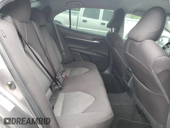 2018 Toyota Camry LE z VIN 4T1B11HK6JU092755, wystawiony jako Copart lot #59233625 z przebiegiem 110 467 mil mil oraz Szkoda całkowita • Salvage title. Historia ofert i sprzedaży dostępna na DreamBid. Obrazek 10.