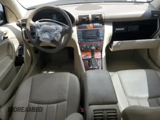 2005 Mercedes-Benz C 240 z VIN WDBRF61J05A771378, wystawiony jako Copart lot #64132575 z przebiegiem 134 018 mil mil oraz Szkoda całkowita • Salvage title. Historia ofert i sprzedaży dostępna na DreamBid. Obrazek 8.