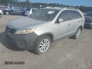 2011 Kia Sorento LX with VIN 5XYKTDA29BG066339, listed as a IAAI auction lot 42095946 with 231,849 mi miles. Bid and sale history available at carsss.com. Image 2.