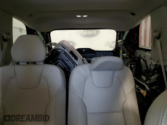 2024 Volvo XC90 Ultimate Bright Theme z VIN YV4H60CF4R1255384, wystawiony jako Copart lot #42584625 z przebiegiem 5 806 mil mil oraz Szkoda całkowita • Salvage title. Historia ofert i sprzedaży dostępna na DreamBid. Obrazek 10.