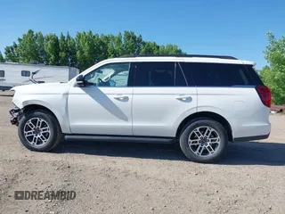 2025 Ford Expedition XLT с VIN 1FMJU1J85SEA23004, выставлен на аукционе IAAI как лот 42395289 с пробегом 1 917 миль миль и . История ставок и продаж доступна на DreamBid. Изображение 15.
