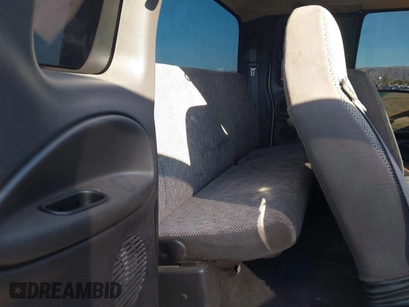 2000 Dodge 1500 with VIN 3B7HF13Z0YG161389, listed as a IAAI auction lot 42111281 with 111,062 mi miles and . Bid and sale history available at DreamBid. Image 8.