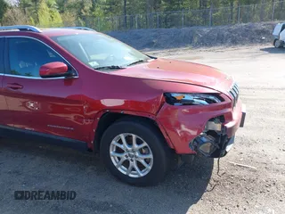 2014 Jeep Cherokee Latitude z VIN 1C4PJMCS5EW287159, wystawiony jako IAAI lot #42210599 z przebiegiem 111 945 mil mil oraz . Historia ofert i sprzedaży dostępna na DreamBid. Obrazek 17.