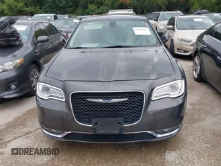 2015 Chrysler 300 Limited z VIN 2C3CCAAG1FH868278, wystawiony jako IAAI lot #42378551 z przebiegiem 133 165 mil mil oraz . Historia ofert i sprzedaży dostępna na DreamBid. Obrazek 11.