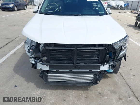 2024 GMC Terrain SLT z VIN 3GKALPEG5RL384887, wystawiony jako IAAI lot #42192857 z przebiegiem 4 267 mil mil oraz . Historia ofert i sprzedaży dostępna na DreamBid. Obrazek 6.