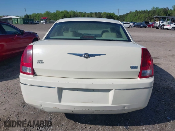 2007 Chrysler 300 Touring z VIN 2C3KA53G17H715729, wystawiony jako IAAI lot #41999282 z przebiegiem 130 444 mil mil oraz . Historia ofert i sprzedaży dostępna na DreamBid. Obrazek 16.