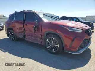 2022 Toyota Highlander XSE with VIN 5TDJZRAH3NS125517, listed as a Copart auction lot 49739915 with 48,941 mi miles and Salvage title. Bid and sale history available at DreamBid. Image 4.