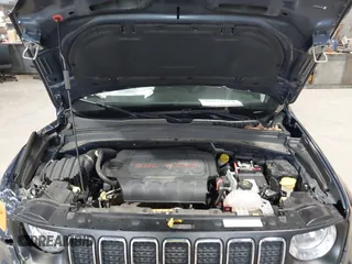 2020 Jeep Renegade Latitude with VIN ZACNJBBBXLPL56884, listed as a IAAI auction lot 39932114 with 27,431 mi miles. Bid and sale history available at carsss.com. Image 10.