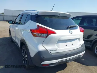 2020 Nissan Kicks SR z VIN 3N1CP5DV4LL485202, wystawiony jako IAAI lot #42195025 z przebiegiem 44 528 mil mil oraz . Historia ofert i sprzedaży dostępna na DreamBid. Obrazek 3.