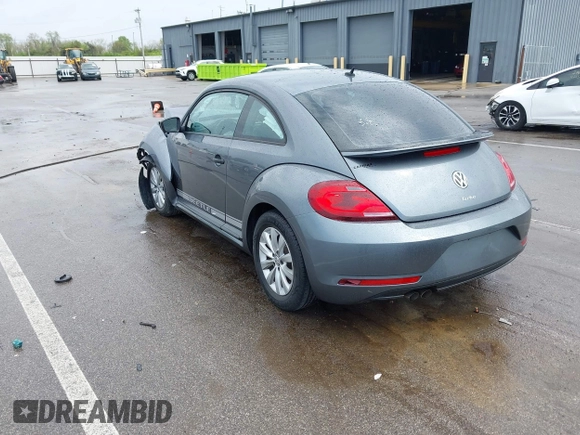 2018 Volkswagen Beetle S z VIN 3VWFD7AT1JM726428, wystawiony jako IAAI lot #42154938 z przebiegiem 41 279 mil mil oraz . Historia ofert i sprzedaży dostępna na DreamBid. Obrazek 3.