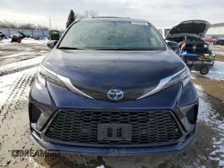 2021 Toyota Sienna XLE with VIN 5TDGSKFC8MS027648, listed as a Copart auction lot 47003455 with 49,361 mi miles and Salvage Title. Bid and sale history available at carsss.com. Image 5.