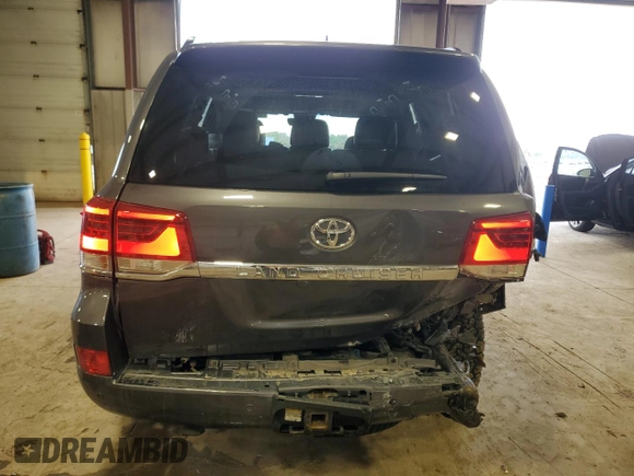 2020 Toyota Land Cruiser z VIN JTMCY7AJ5L4094265, wystawiony jako Copart lot #49725175 z przebiegiem 85 180 mil mil oraz Szkoda całkowita • Salvage title. Historia ofert i sprzedaży dostępna na DreamBid. Obrazek 6.
