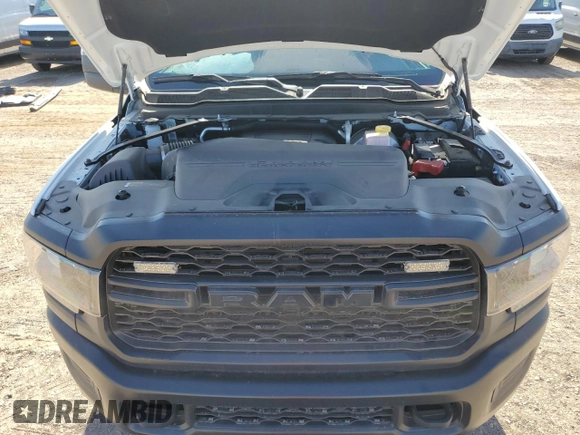 2024 Ram 2500 Tradesman z VIN 3C6UR5CJ4RG228480, wystawiony jako Copart lot #57084275 z przebiegiem 1 014 mil mil oraz Szkoda całkowita • Salvage title. Historia ofert i sprzedaży dostępna na DreamBid. Obrazek 11.