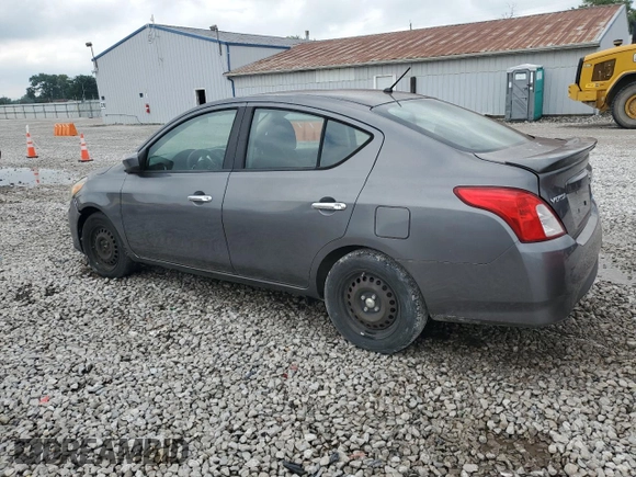 2016 Nissan Versa SV z VIN 3N1CN7AP4GL819029, wystawiony jako Copart lot #64666945 z przebiegiem Nie podano mil oraz Czysty tytuł • Clean title. Historia ofert i sprzedaży dostępna na DreamBid. Obrazek 2.