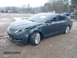 2015 Lincoln MKZ z VIN 3LN6L2J90FR616800, wystawiony jako IAAI lot #41683401 z przebiegiem 92 239 mil mil oraz . Historia ofert i sprzedaży dostępna na DreamBid. Obrazek 2.