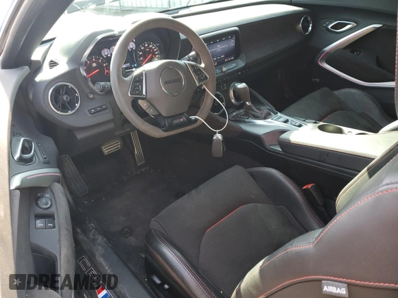 2023 Chevrolet Camaro ZL1 z VIN 1G1FK1R64P0157342, wystawiony jako Copart lot #50989355 z przebiegiem 4114 mil mil oraz Szkody całkowita. Historia ofert i sprzedaży dostępna na DreamBid. Obrazek 8.