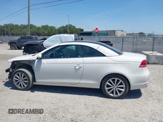 2012 Volkswagen Eos Komfort с VIN WVWBW7AH7CV019799, выставлен на аукционе IAAI как лот 42343610 с пробегом 102 737 миль миль и . История ставок и продаж доступна на DreamBid. Изображение 15.