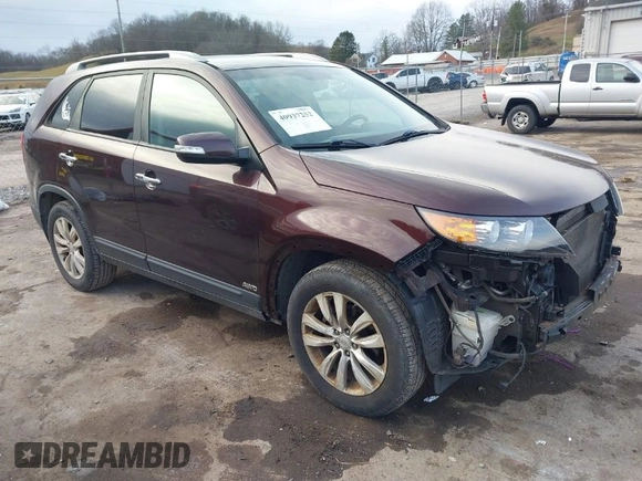 2011 Kia Sorento LX with VIN 5XYKTDA2XBG078757, listed as a IAAI auction lot 40937252 with 186,055 mi miles. Bid and sale history available at carsss.com. Image 1.