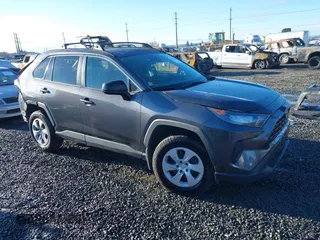 2019 Toyota RAV4 LE with VIN 2T3F1RFV0KW019791, listed as a IAAI auction lot 41499146 with 84,175 mi miles. Bid and sale history available at carsss.com. Image 1.