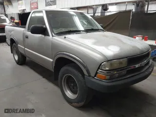 1998 Chevrolet S-10 with VIN 1GCCS1443WK261095, listed as a IAAI auction lot 41684723 with 217,003 mi miles. Bid and sale history available at carsss.com. Image 1.