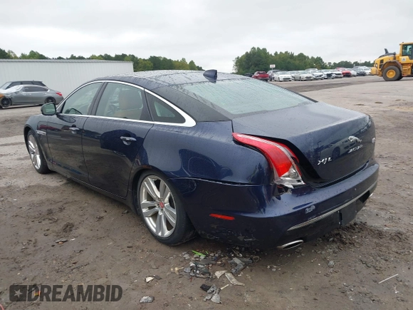 2017 Jaguar XJ Portfolio z VIN SAJWJ2GD0H8W12466, wystawiony jako IAAI lot #40488243 z przebiegiem 41 687 mil mil oraz . Historia ofert i sprzedaży dostępna na DreamBid. Obrazek 3.