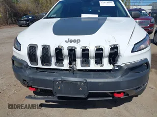 2014 Jeep Cherokee Trailhawk with VIN 1C4PJMBS8EW163212, listed as a IAAI auction lot 42124107 with 114,999 mi miles. Bid and sale history available at carsss.com. Image 6.
