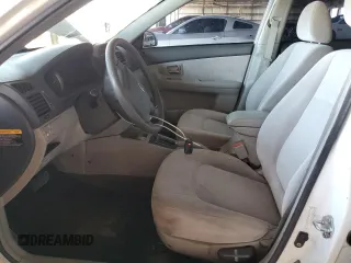 2007 Kia Spectra EX z VIN KNAFE122175466224, wystawiony jako Copart lot #54455405 z przebiegiem 55 616 mil mil oraz Szkody całkowita. Historia ofert i sprzedaży dostępna na DreamBid. Obrazek 7.