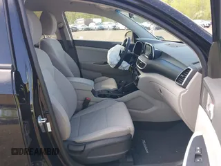 2019 Hyundai Tucson SE z VIN KM8J2CA4XKU042622, wystawiony jako IAAI lot #42146467 z przebiegiem 37 241 mil mil oraz . Historia ofert i sprzedaży dostępna na DreamBid. Obrazek 5.