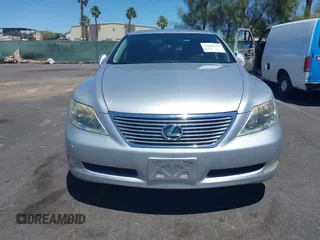 2007 Lexus LS 460 L z VIN JTHGL46F075011052, wystawiony jako IAAI lot #42284236 z przebiegiem 173 850 mil mil oraz . Historia ofert i sprzedaży dostępna na DreamBid. Obrazek 12.