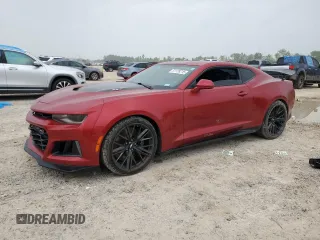 2018 Chevrolet Camaro ZL1 z VIN 1G1FK1R69J0142195, wystawiony jako Copart lot #51128215 z przebiegiem 55 979 mil mil oraz Szkody całkowita. Historia ofert i sprzedaży dostępna na DreamBid. Obrazek 1.
