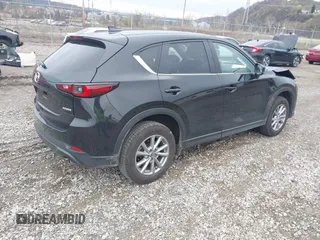 2023 Mazda CX-5 S Carbon Edition z VIN JM3KFBCM9P0130796, wystawiony jako IAAI lot #41956104 z przebiegiem 21 796 mil mil oraz . Historia ofert i sprzedaży dostępna na DreamBid. Obrazek 4.