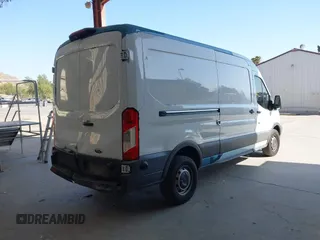 2018 Ford Transit z VIN 1FTYR2CM7JKA26085, wystawiony jako IAAI lot #42323037 z przebiegiem 131 121 mil mil oraz . Historia ofert i sprzedaży dostępna na DreamBid. Obrazek 4.