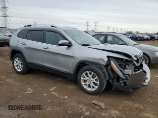 2017 Jeep Cherokee Latitude with VIN 1C4PJMCS8HW576654, listed as a Copart auction lot 50926095 with 47,656 mi miles and Salvage Title. Bid and sale history available at DreamBid. Image 4.