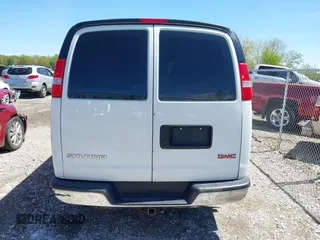 2017 GMC Savana Cargo z VIN 1GTW7AFFXH1909070, wystawiony jako IAAI lot #42162732 z przebiegiem 66 214 mil mil oraz . Historia ofert i sprzedaży dostępna na DreamBid. Obrazek 16.