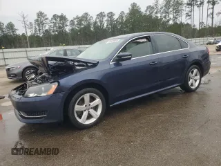2014 Volkswagen Passat SE z VIN 1VWBT7A34EC095019, wystawiony jako Copart lot #45485925 z przebiegiem 98 939 mil mil oraz Szkody całkowita. Historia ofert i sprzedaży dostępna na DreamBid. Obrazek 1.