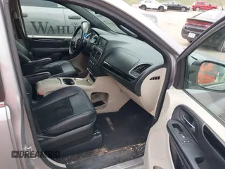 2017 Dodge Grand Caravan SXT with VIN 2C4RDGCG2HR842871, listed as a IAAI auction lot 42074716 with 174,227 mi miles and . Bid and sale history available at DreamBid. Image 5.