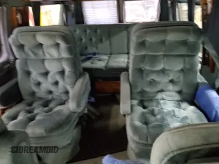1990 GMC Vandura z VIN 1GDEG25K8L7521773, wystawiony jako Copart lot #84875104 z przebiegiem 171 457 mil mil oraz Tytuł czysty. Historia ofert i sprzedaży dostępna na DreamBid. Obrazek 10.
