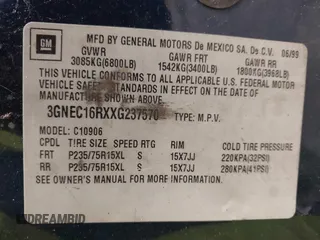 1999 Chevrolet Suburban with VIN 3GNEC16RXXG237570, listed as a IAAI auction lot 40210234 with 176,902 mi miles. Bid and sale history available at carsss.com. Image 9.