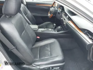 2013 Lexus ES 300h z VIN JTHBW1GG2D2009503, wystawiony jako IAAI lot #42429692 z przebiegiem 265 312 mil mil oraz . Historia ofert i sprzedaży dostępna na DreamBid. Obrazek 5.