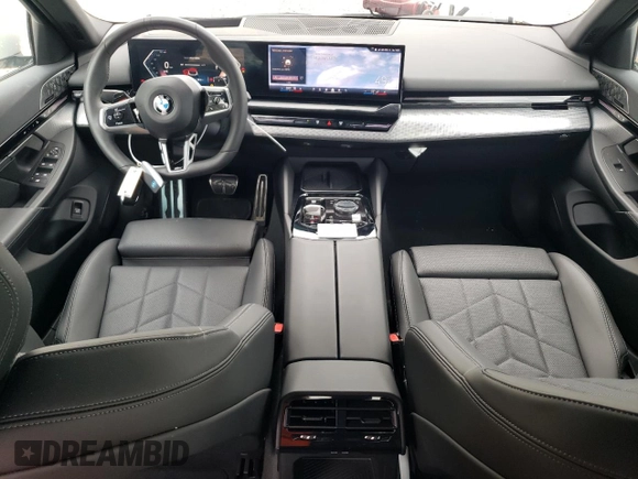2024 BMW 5 Series 530i xDrive with VIN WBA53FJ03RCN99581, listed as a Copart auction lot 75520514 with 2,581 mi miles and Clean Title. Bid and sale history available at carsss.com. Image 8.