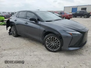 2023 Lexus RZ 450e Premium z VIN JTJAAAAB2PA010568, wystawiony jako Copart lot #53693974 z przebiegiem 12 046 mil mil oraz Szkody całkowita. Historia ofert i sprzedaży dostępna na DreamBid. Obrazek 4.