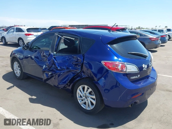 2013 Mazda 3 i Touring z VIN JM1BL1L81D1708796, wystawiony jako IAAI lot #42179958 z przebiegiem 95 467 mil mil oraz . Historia ofert i sprzedaży dostępna na DreamBid. Obrazek 6.