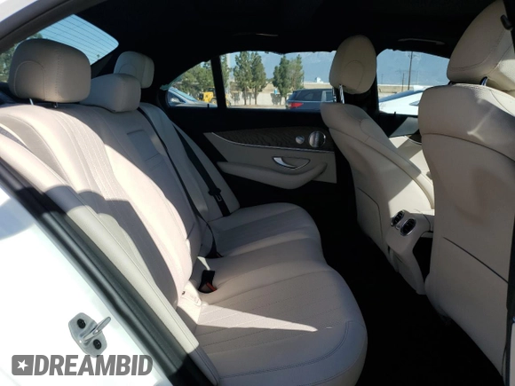 2021 Mercedes-Benz E 350 z VIN W1KZF8DB6MA919605, wystawiony jako Copart lot #57729745 z przebiegiem 19 142 mil mil oraz Szkoda całkowita • Salvage title. Historia ofert i sprzedaży dostępna na DreamBid. Obrazek 10.