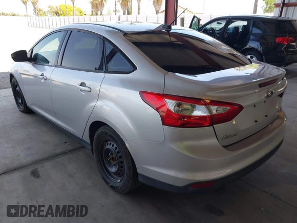 2013 Ford Focus SE with VIN 1FADP3F27DL375465, listed as a IAAI auction lot 42170250 with 123,427 mi miles. Bid and sale history available at carsss.com. Image 3.