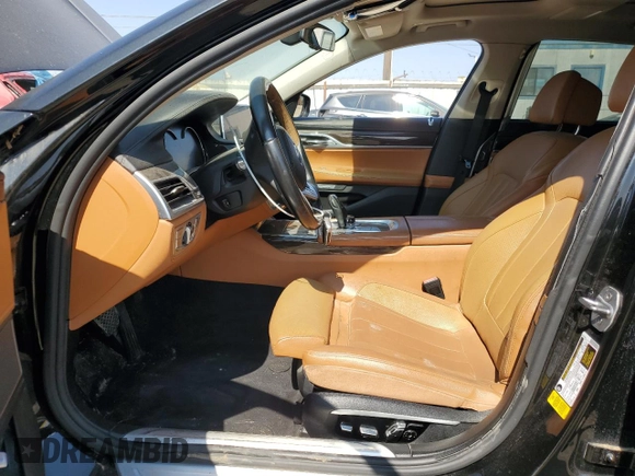 2016 BMW 7 Series 740i z VIN WBA7E2C58GG738940, wystawiony jako Copart lot #60503595 z przebiegiem 99 654 mil mil oraz Szkoda całkowita • Salvage title. Historia ofert i sprzedaży dostępna na DreamBid. Obrazek 7.