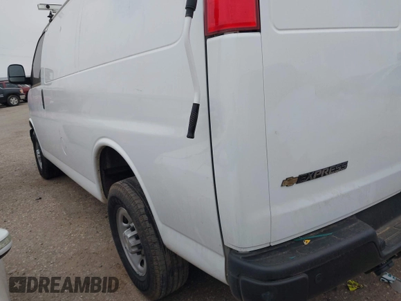 2023 Chevrolet Express Cargo z VIN 1GCWGAFP0P1104007, wystawiony jako IAAI lot #41433813 z przebiegiem 80 352 mil mil oraz . Historia ofert i sprzedaży dostępna na DreamBid. Obrazek 3.