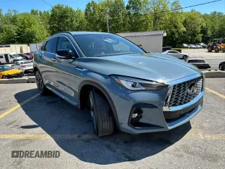 2024 Infiniti QX55 Luxe z VIN 3PCAJ5JR6RF109217, wystawiony jako Copart lot #58733135 z przebiegiem 24 412 mil mil oraz Nie do naprawy. Historia ofert i sprzedaży dostępna na DreamBid. Obrazek 4.