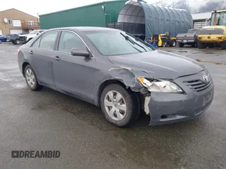 2008 Toyota Camry LE z VIN 4T1BE46KX8U762021, wystawiony jako IAAI lot #42072732 z przebiegiem 153 646 mil mil oraz . Historia ofert i sprzedaży dostępna na DreamBid. Obrazek 1.